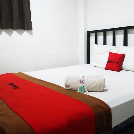 Reddoorz At Jalan Somba Opu Losari Макасар Екстер'єр фото