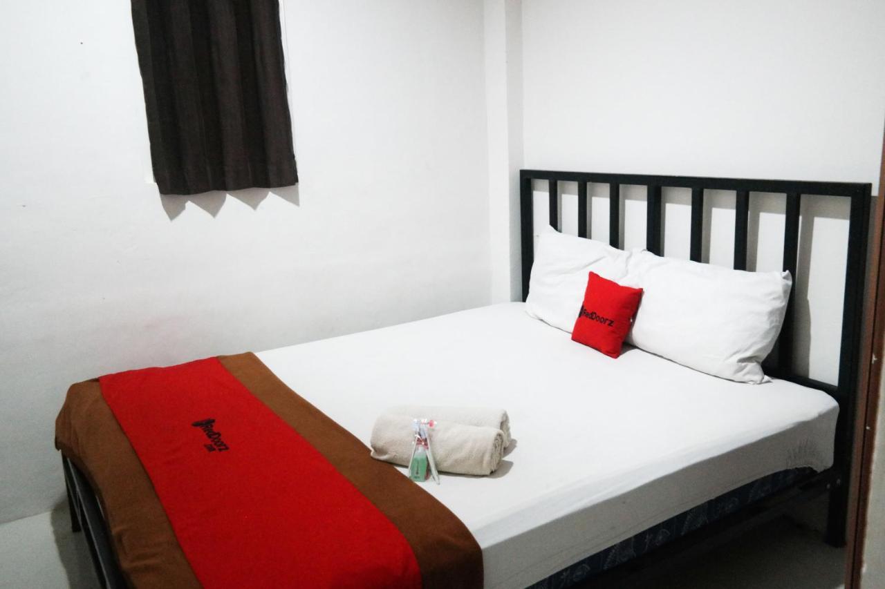 Reddoorz At Jalan Somba Opu Losari Макасар Екстер'єр фото