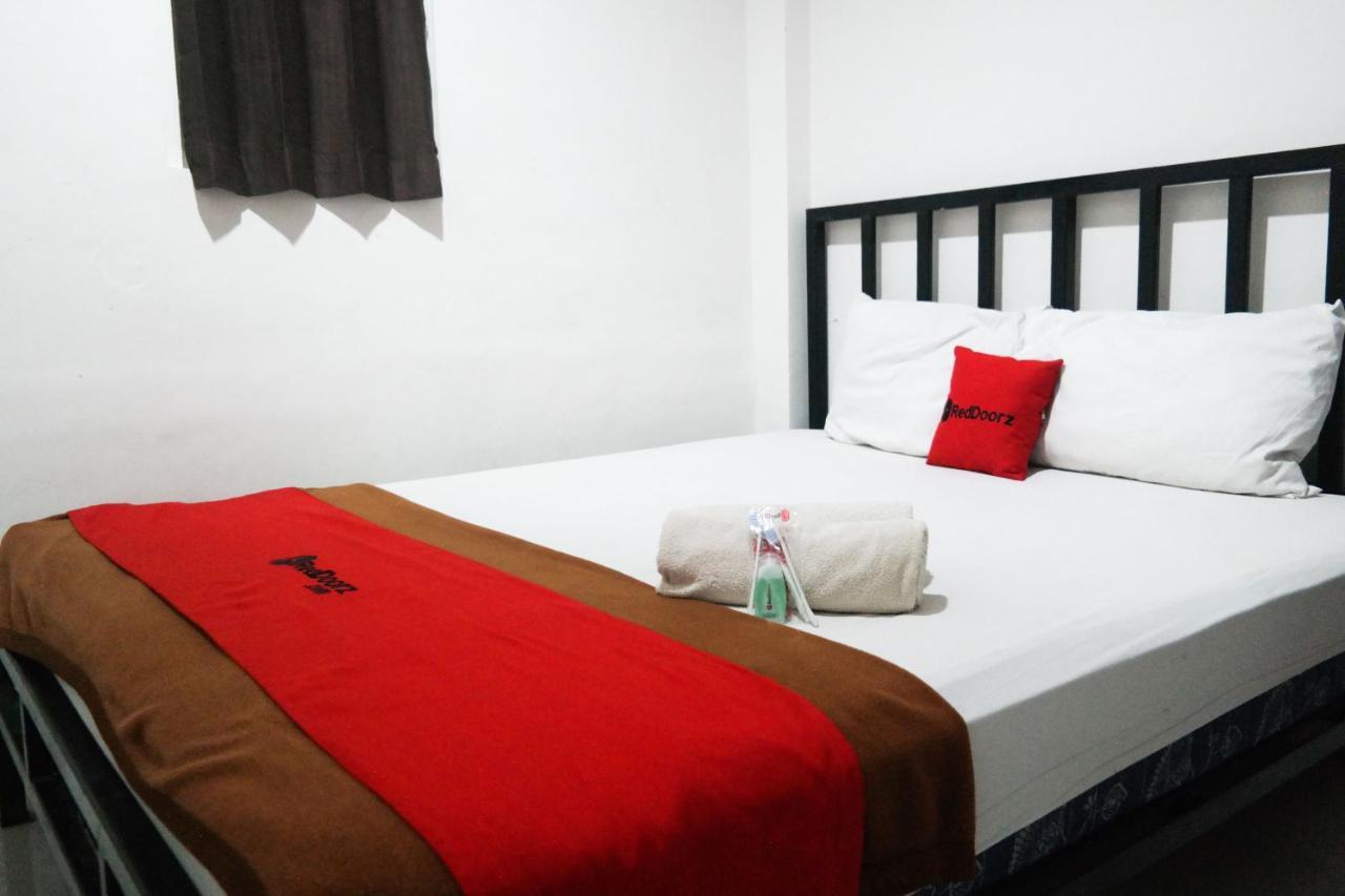 Reddoorz At Jalan Somba Opu Losari Макасар Екстер'єр фото