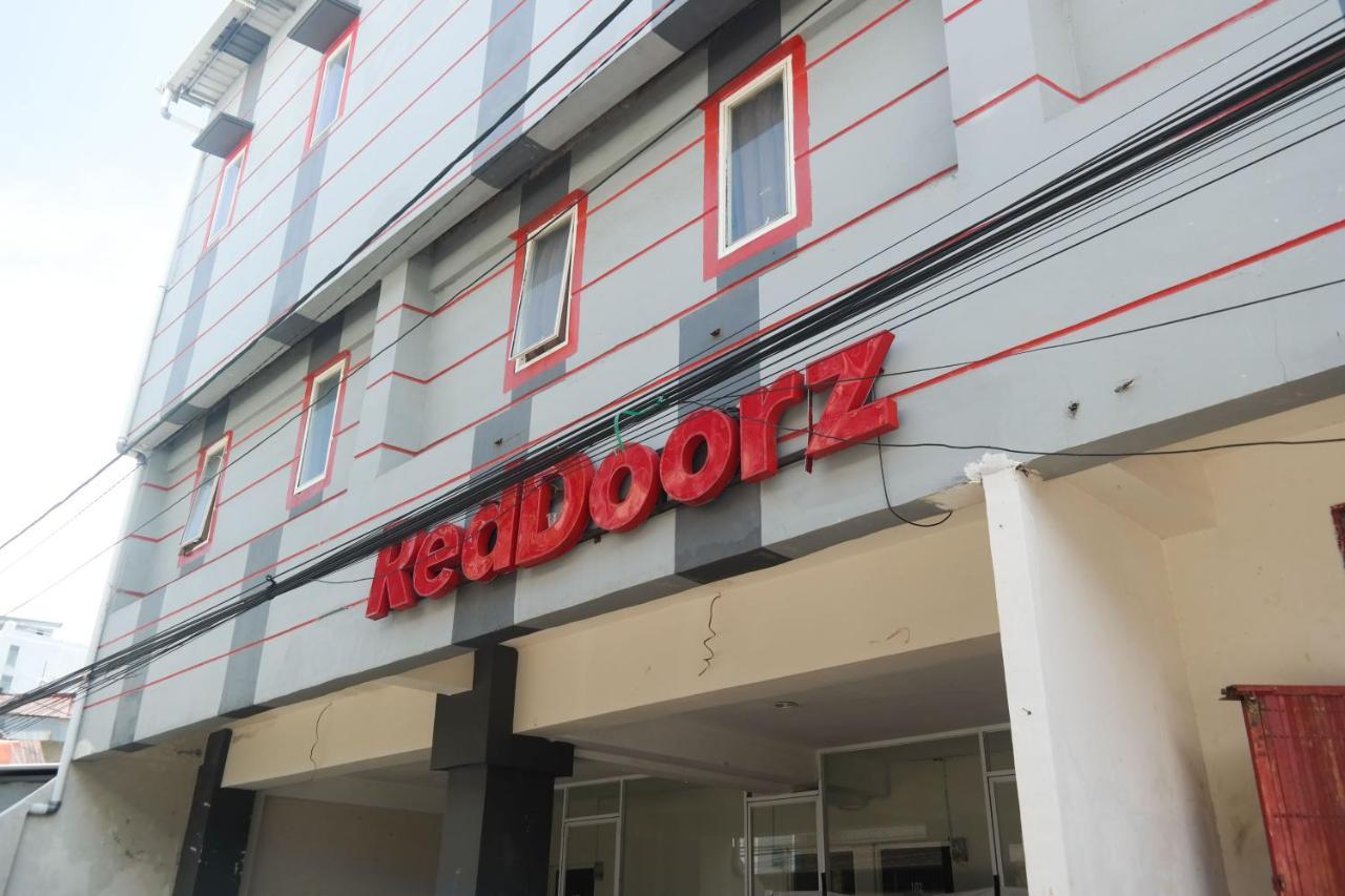 Reddoorz At Jalan Somba Opu Losari Макасар Екстер'єр фото