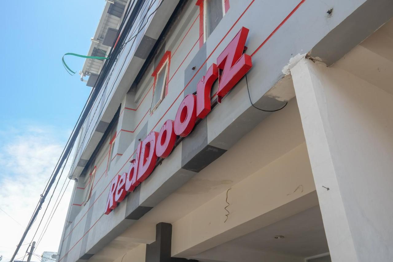 Reddoorz At Jalan Somba Opu Losari Макасар Екстер'єр фото